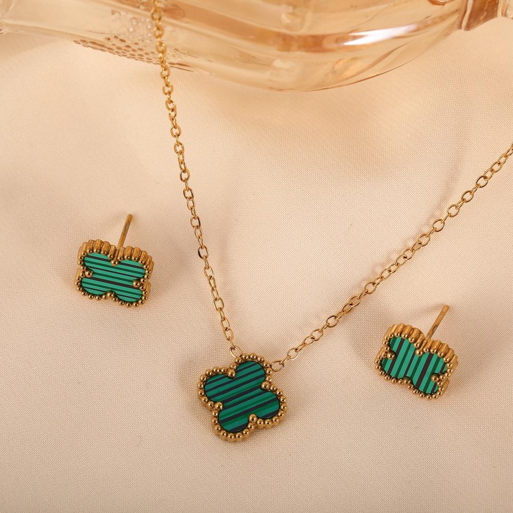 

2 шт. Набір ювелірних виробів з чотирилистої конюшини з нержавіючої сталі Простий та модний намисто з п ятилистової квітки для вушних нігтів Прикраси з двох частин Набір necklace+earrings зелений