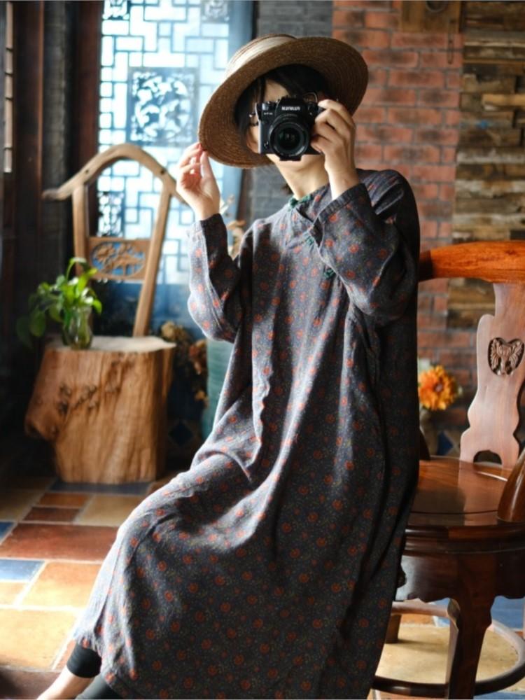Johnature ქალთა ვინტაჟური ლურჯი ყვავილების კაბა ბამბის რბილი გრძელმკლავიანი კაბა საგაზაფხულო ჩინური სტილის ღილაკიანი ქალის კაბა