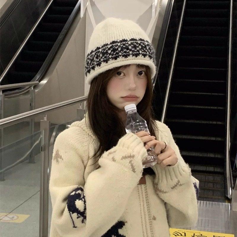 South Korea Dongdaemun hat female blogger with the same color matching age-reducing warm knitted wool hat stack hat tide