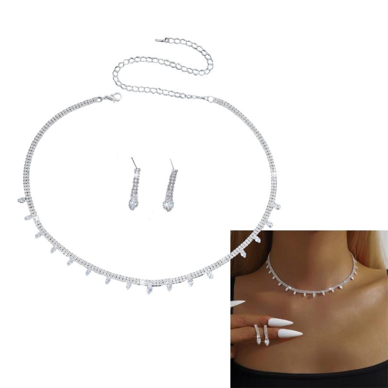 Elegantes Brautschmuckset Elegantes Brautschmuckset mit Strasskette und Ohrringen für die Ehe