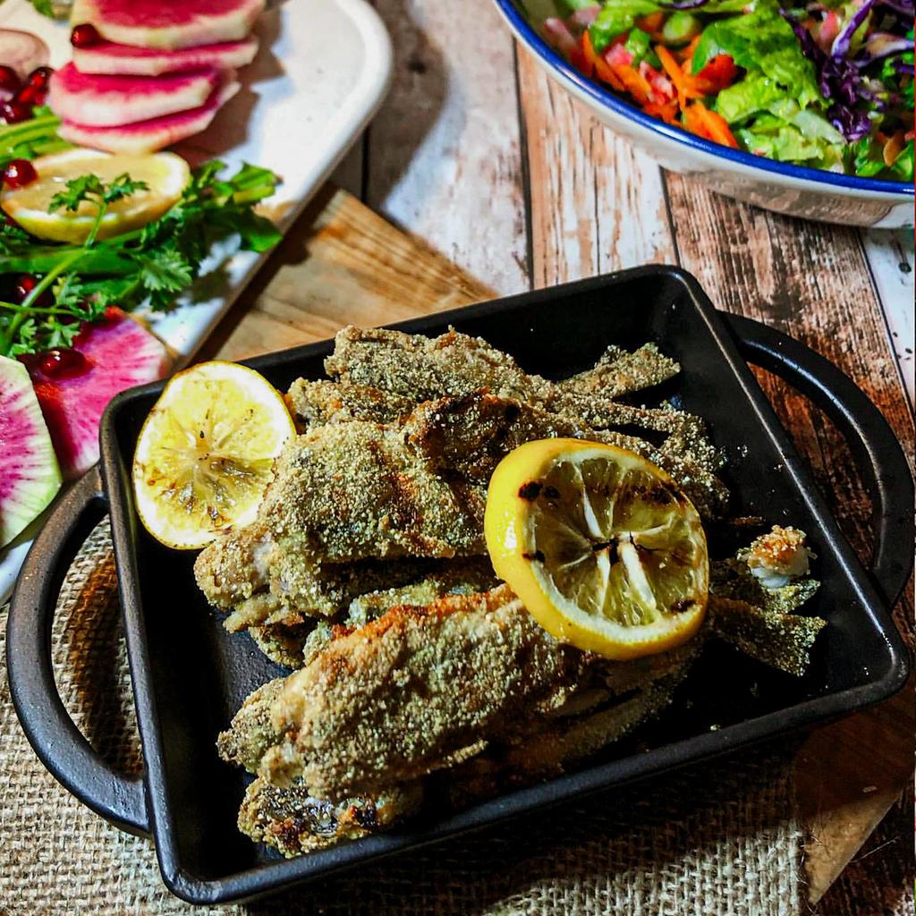 Lava Cast Iron Square Skillet. Dual Handle, With Wooden Platter  12X12cm.