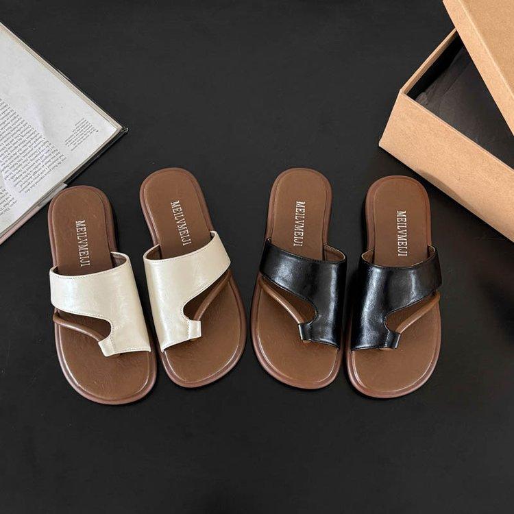 Thick-soled toe slippers for women's outer wear summer 2025 new versatile one-pedal beach shoes with skirts going out sandals