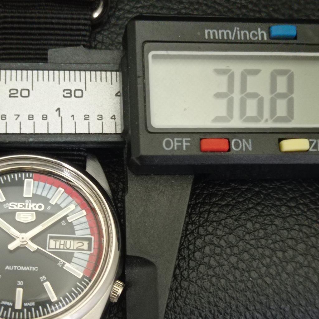 JAPONSKÉ VINTAGE SEIKO 5 AUTOMATICKÉ 7019A PÁNSKÉ HODINKY S ČERNÝM CIFERNÍKEM a701575-5 R206b-a701575