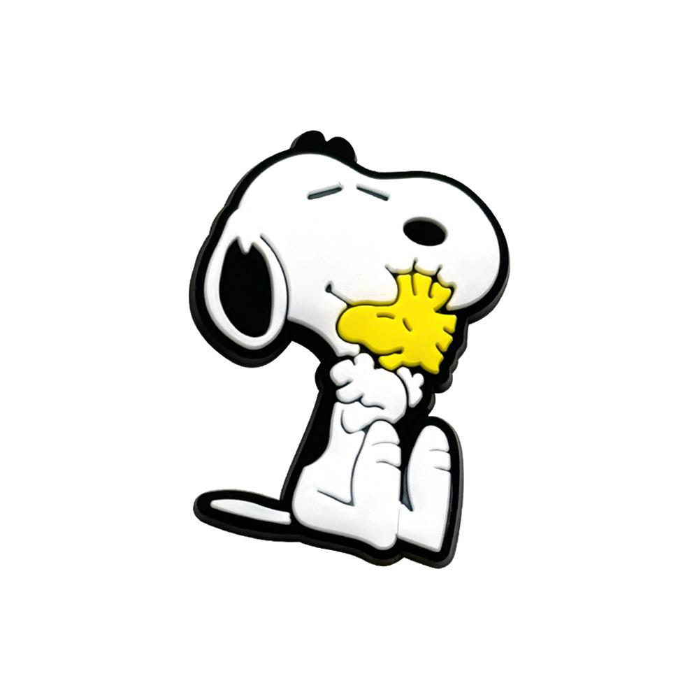 MINISO Verspielte Snoopy Cartoon Schuhanhänger Dekorative Accessoires für PVC Clog Sandalen - Anime Inspirierte DIY Bastelaccessoires