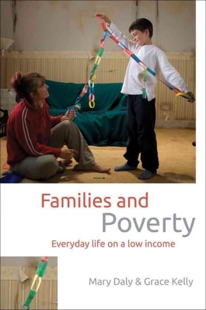 The Families and Poverty : Everyday Life On a Low Income Book