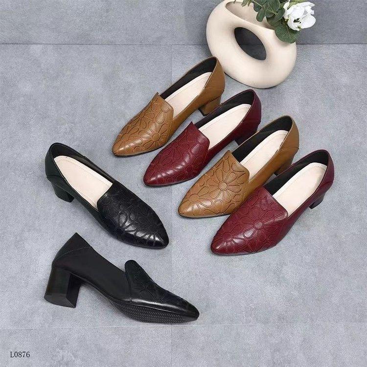 Enkele schoenen damesschoenen 2025 herfst nieuw Frans puntig borduurpatroon Europese en Amerikaanse mode zacht leer zachte zool comfortabel moede