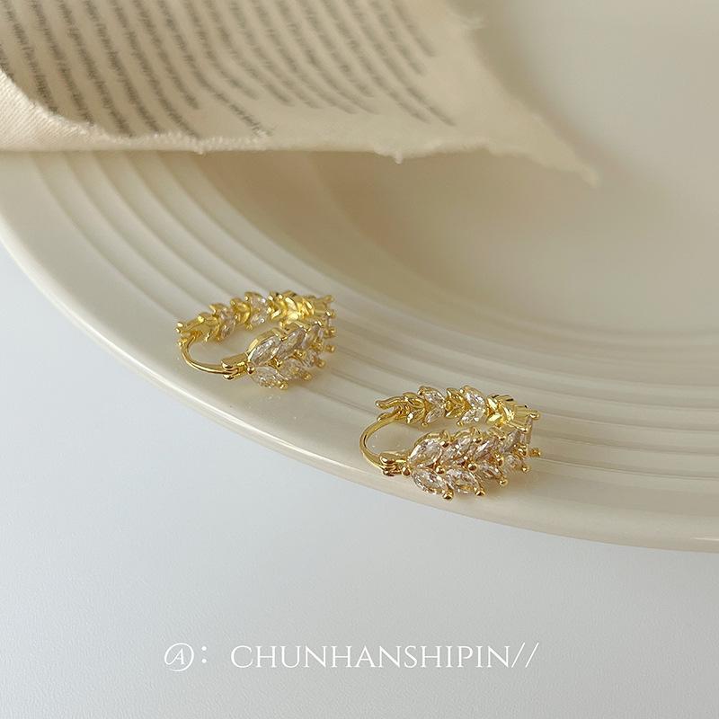 Light luxury high-end wheat zircon earrings niche design French ear buckle temperament light luxury versatile exquisite earrings