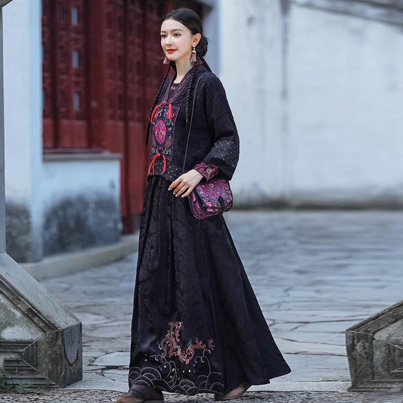 2024 Autumn Women's Ethnic Style Embroidered V-Neck Color Block Short Jacket