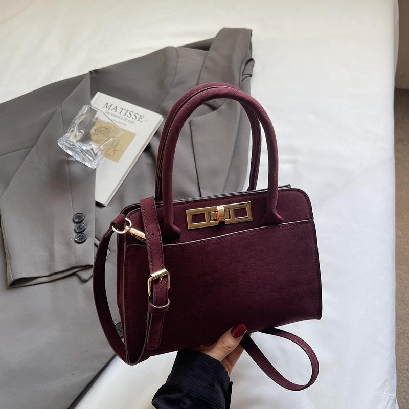 

Large-capacity simple handbag bag women s 2025 new European and American fashion texture shoulder bag to work commuter messenger bag бордовый