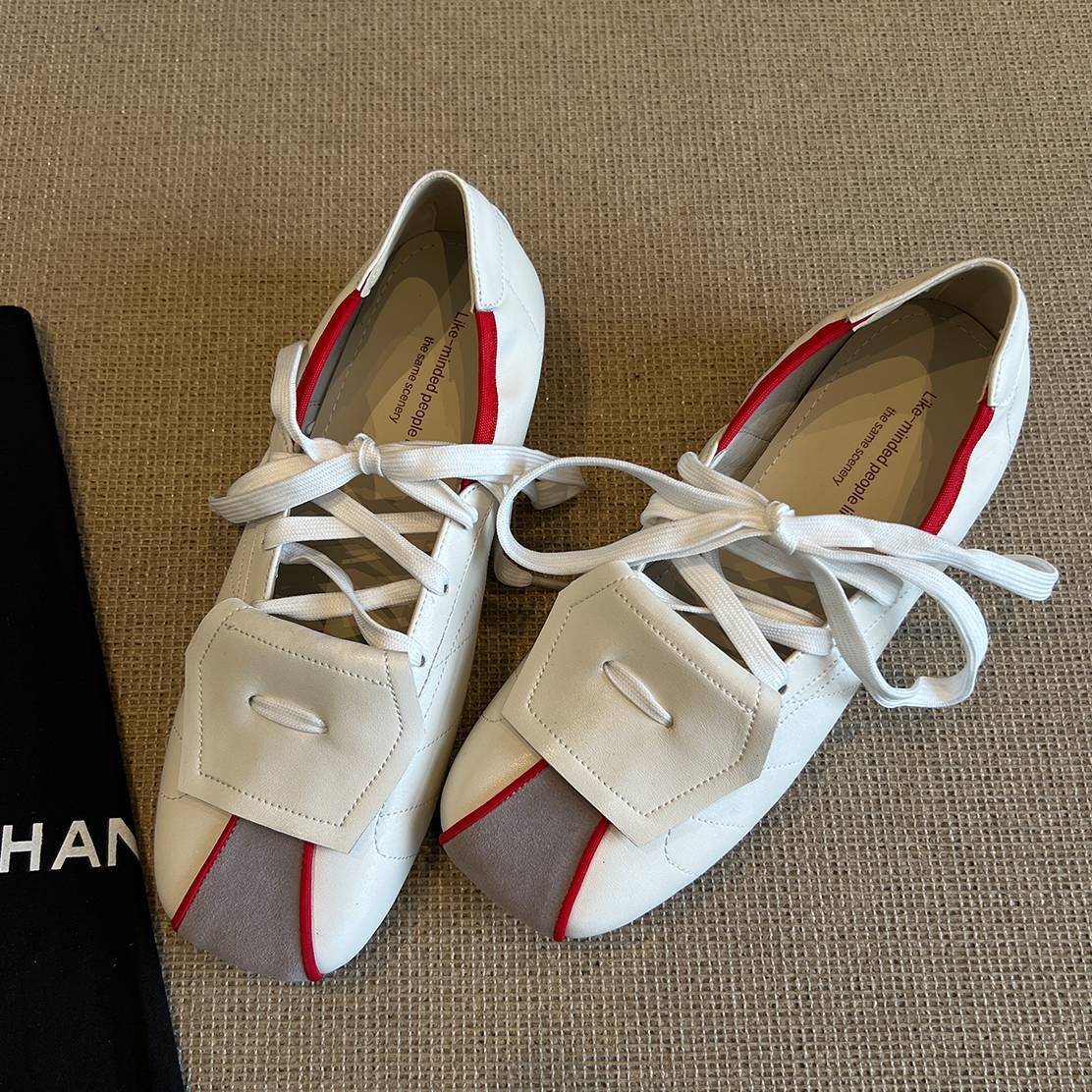 

Fashion PU Leather 2025 Summer Mary Jane Shoes Mixed Colors Lace-up Square Head Sneakers Women s Flip Comfortable Sports Shoe Flats 35 белый