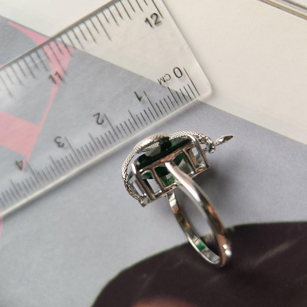 Silver Ring with Nano Emerald 5.15ct, Item Weight 5.57 G (2182498)