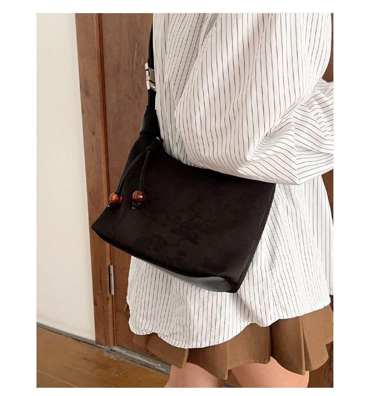 2025 New Silk Embroidery Cheongsam Crossbody Dumpling Bag: Ancient Chinese Style Summer Handbag for Women