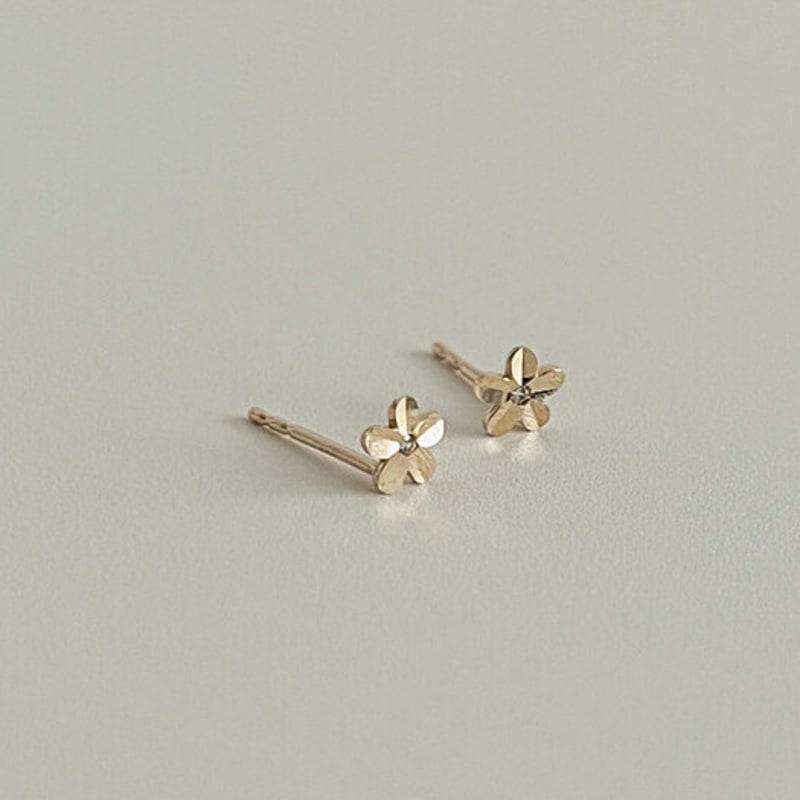BettyU 14k Gold Flower Earrings