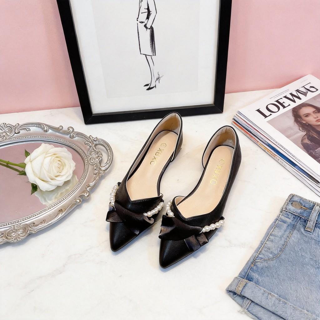 Small Fragrance Style Flat Shoes For Women With Pearl Side Cutouts And Elegant Design