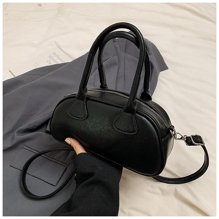 Premium Sense Retro Small Bag Women'S Fashion Simple Bowling Bag Maillard Style Shoulder Messenger Bag