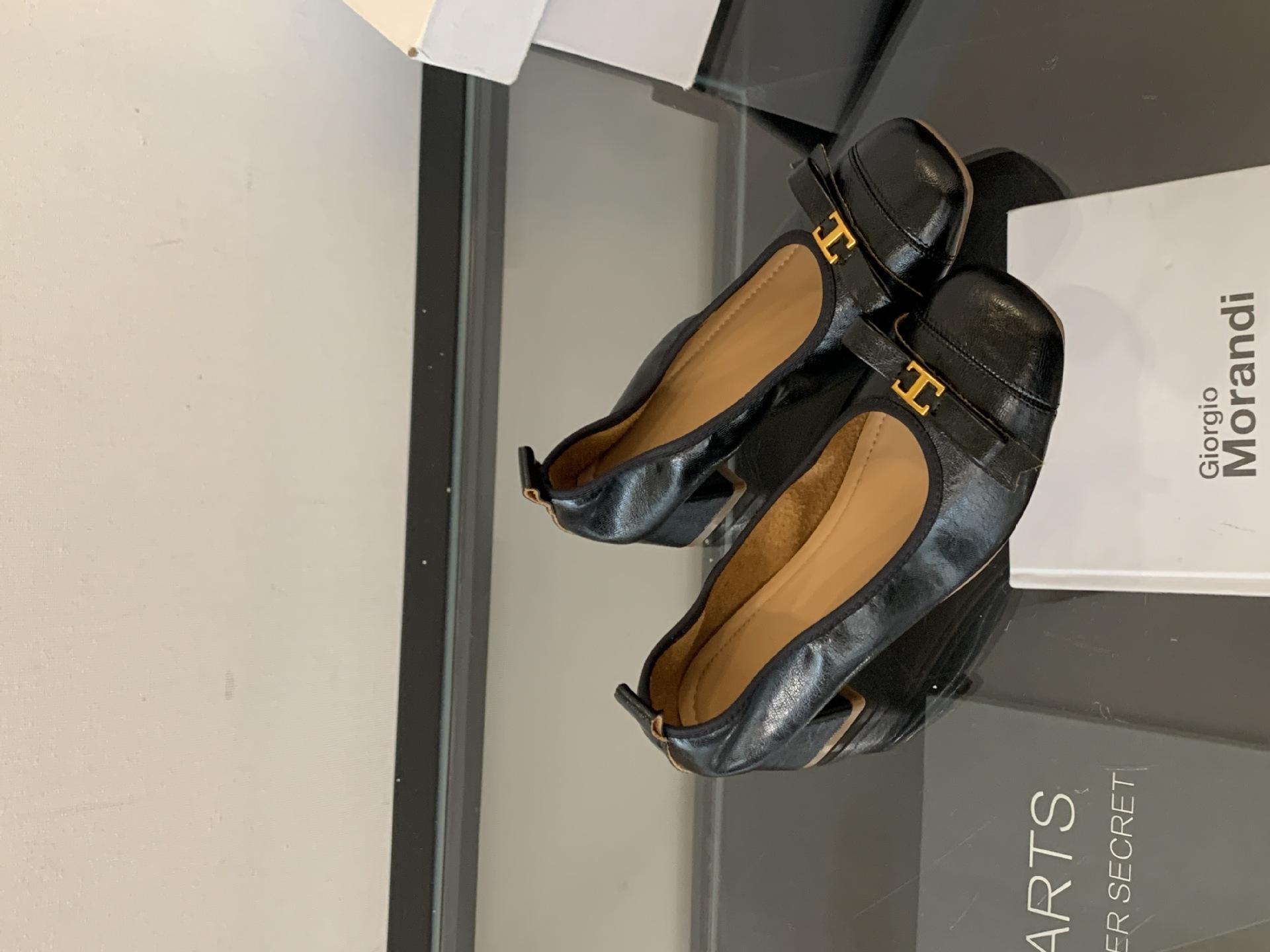 

French retro soft leather low-heeled single shoes women s 2025 autumn new round head shallow mouth one-pedal grandma shoes 35