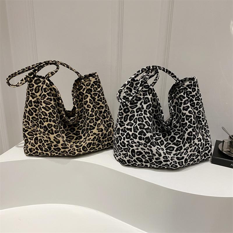 Korean Ins Niche Design Retro Leopard Print Lamp Velvet Literary Canvas High-end Versatile Student One-shoulder Crossbody Bag