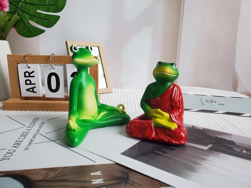 Zen Meditation Frog Monk Alien Resin Ornament for Yoga and Courtyard Decor