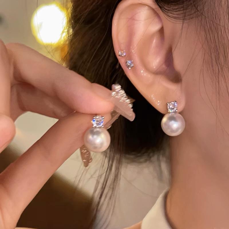French Small Fragrant Style Pearl Stud Earrings Women's Light Luxury High-end Sense Retro Temperament Earrings Ear Jewelry
