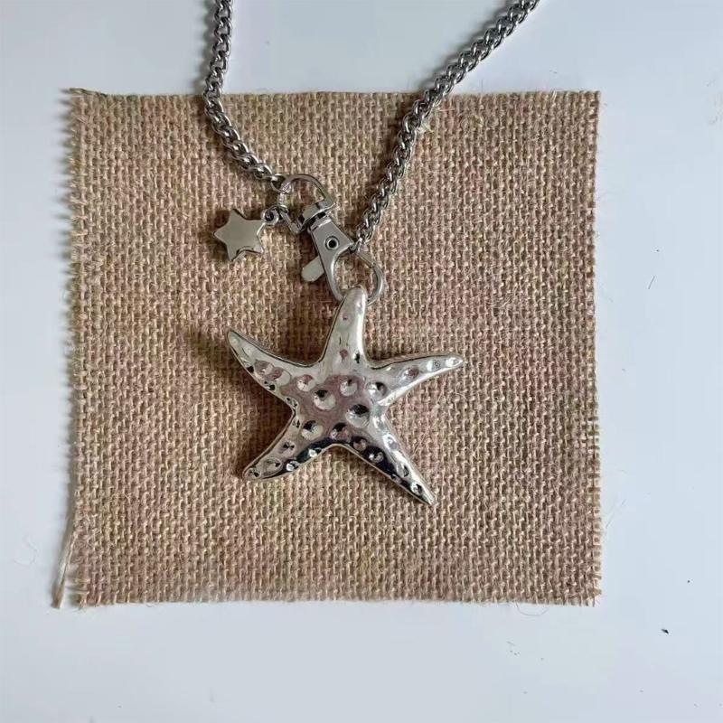 Retro Star Pendant Necklace Unique Necklace Exaggerated Metal Necklace Perfect for Youthful Fashion Enthusiasts
