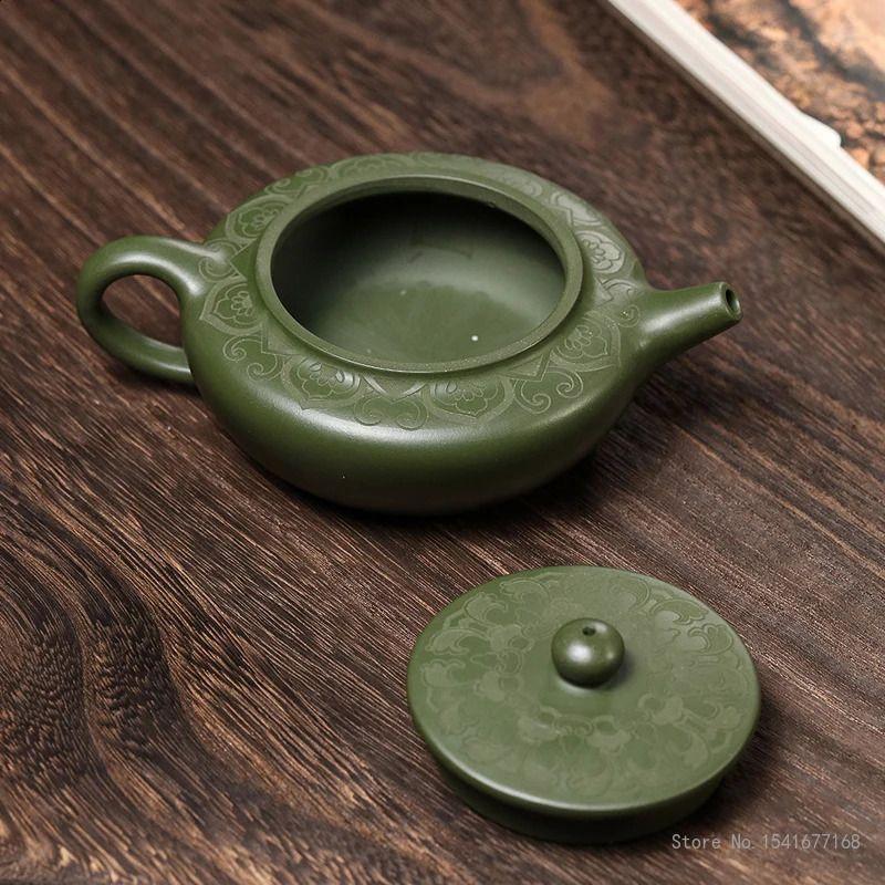 170CC Handgefertigter Grüner Schlamm Kessel Yixing Lila Ton Handgeschnitzte Flache Morgen Teekanne Puer Tee Set Kung Fu Teegeschirr Chinesisch 1Stk 24082