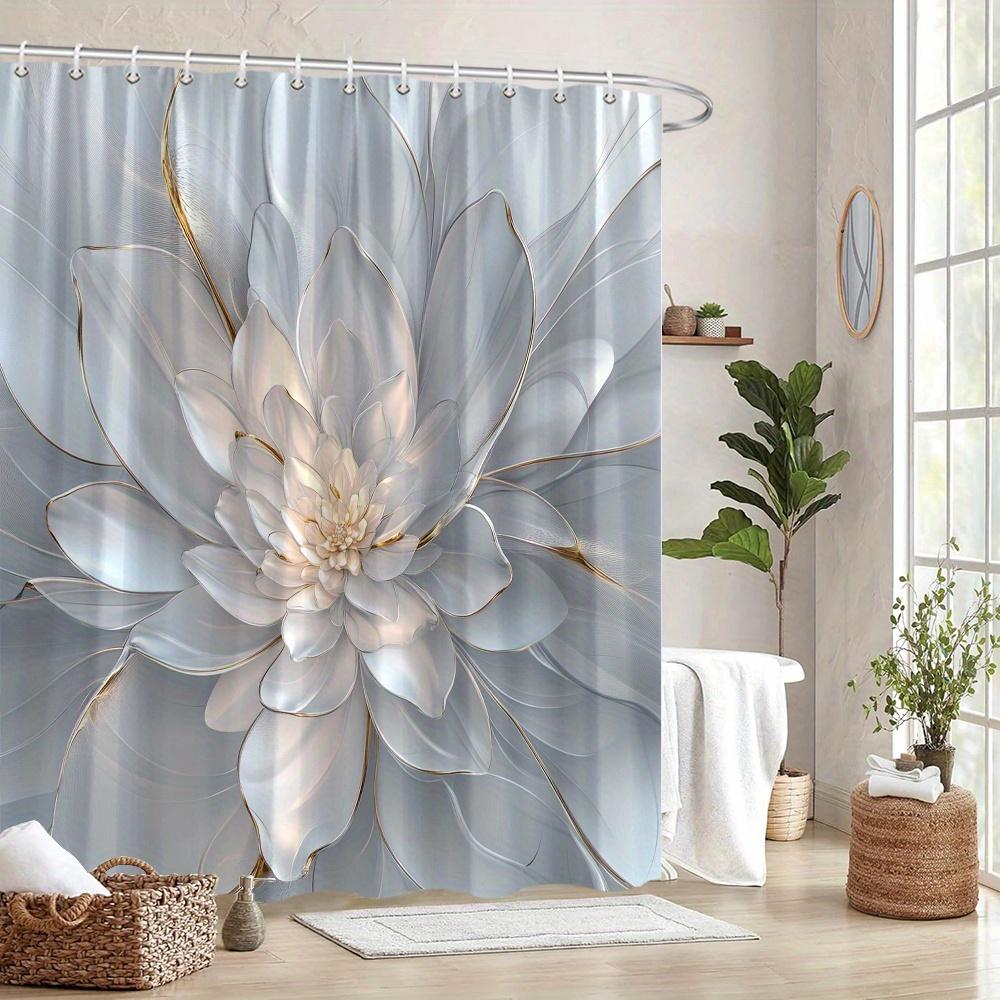 Luxusní bílý květinový sprchový závěs, Zlaté akcenty, Detailní kvetoucí design, Hladké okvětní lístky, Elegantní okraje, Moderní koupelny