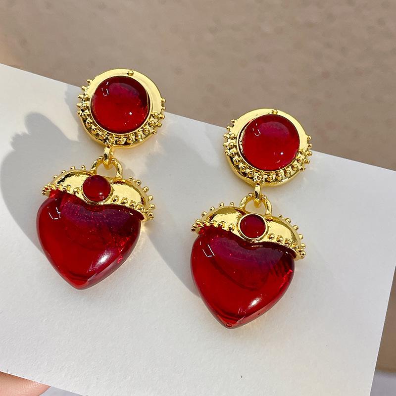 Red Heart Retro Matte Vintage Earrings: Niche, Luxurious, High-End Studs