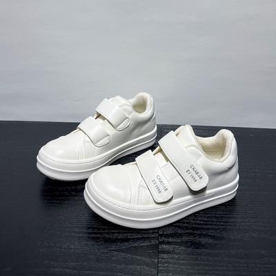 Super gut aussehende Klettverschluss kleine weiße Schuhe Damen Winter Samt neue Mode vielseitige Sport- und Freizeitschuhe