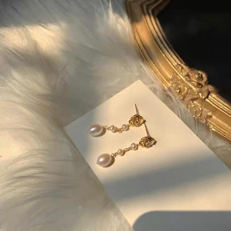 Retro Three-dimensional Rose Natural Strong Light Pearl Stud Earrings Simple Cold Wind Earrings 2022 New Silver-plated