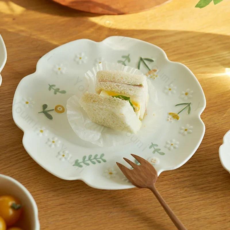 Blumen Relief Keramikplatten Kreative Rund High-End Fischplatte Köstliche Gerichte Speiseplatte Exquisites Haushaltsgeschirr