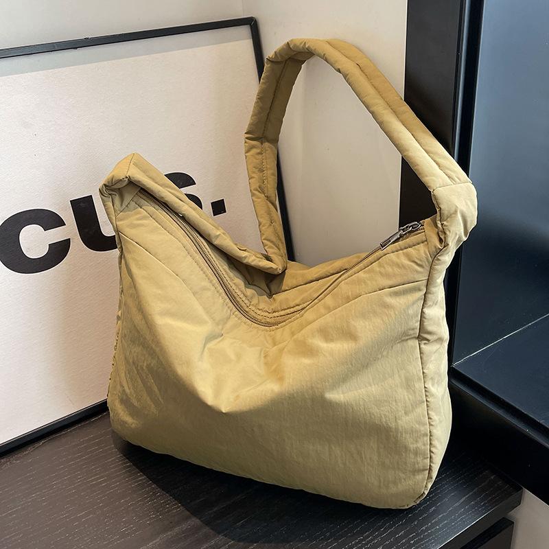 

Нейлонова тканинна сумка жіноча велика місткість 2024 нова універсальна сумка через плече тканинна сумка високого класу сумка для приміських поїздок хакі