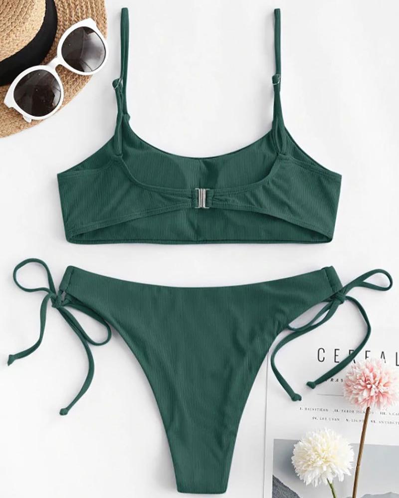 Europäische und amerikanische Damen Sexy Zweiteiler Sandstrand-Bikini-Set Solides Bademode-Set Gepolstertes Oberteil Seitlich gebundener Dreieck-Badeanzug Bandage Tankini-Badeanzug