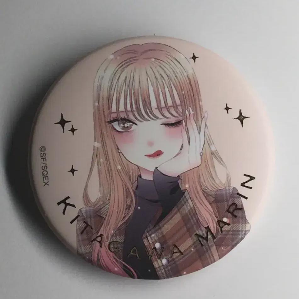 

Гбидол Та Бисквитная Кукла Любит Тебя Выставка Китагава Марин Значок