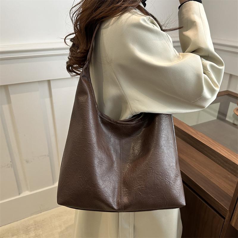 Fashion large-capacity bag women's autumn personalized shoulder bag texture is popular today, retro bucket bags