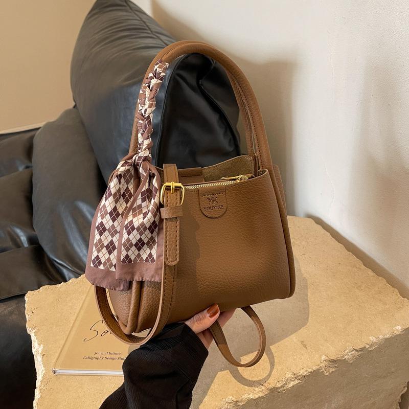 Soft leather bucket bag handbag women's new high-end versatile vegetable basket bag large-capacity shoulder messenger bag