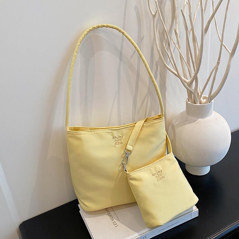 

Autumn new women s personalized shoulder bag texture fashion trend niche design armpit bag жёлтый