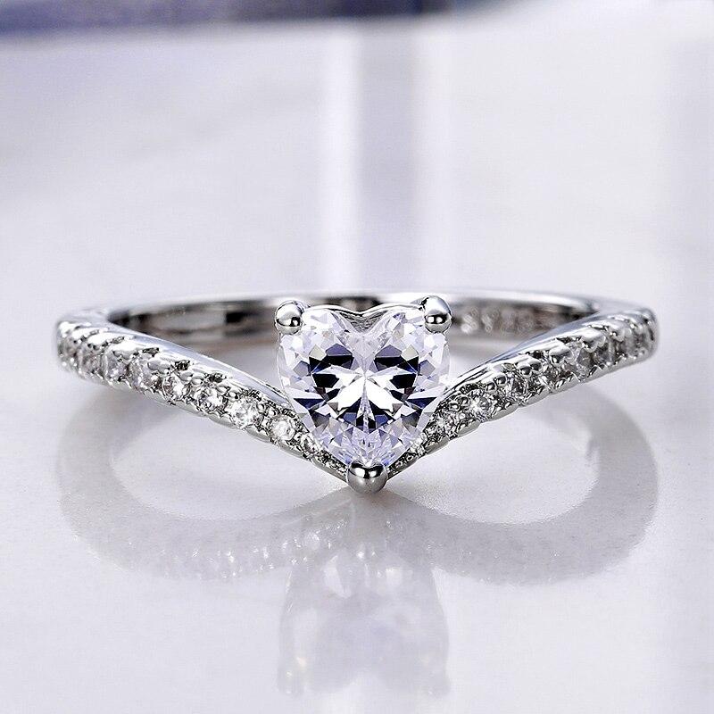 Romantic Crystal Heart Rings Women Shiny Cubic Zirconia Anniversary Party Ring Simple Stylish Love Gift Fashion Jewelry