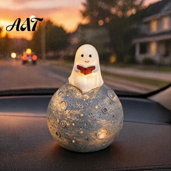 Decoração Sazonal de Outono Adorável Fantasma Lendo Livro Ornamento, Figura de Resina Luminosa, Luz Noturna Lua Brilhante para Halloween Decoração de Casa Mesa Painel do Carro