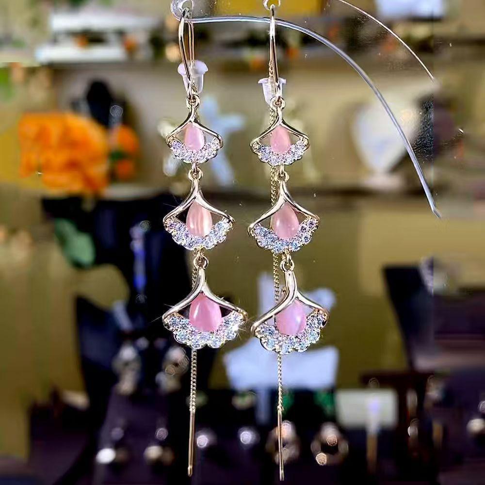 2026 Ethnic Ginkgo Leaf Tassel Earrings: Versatile & Anti-Lost Design for Women золотой