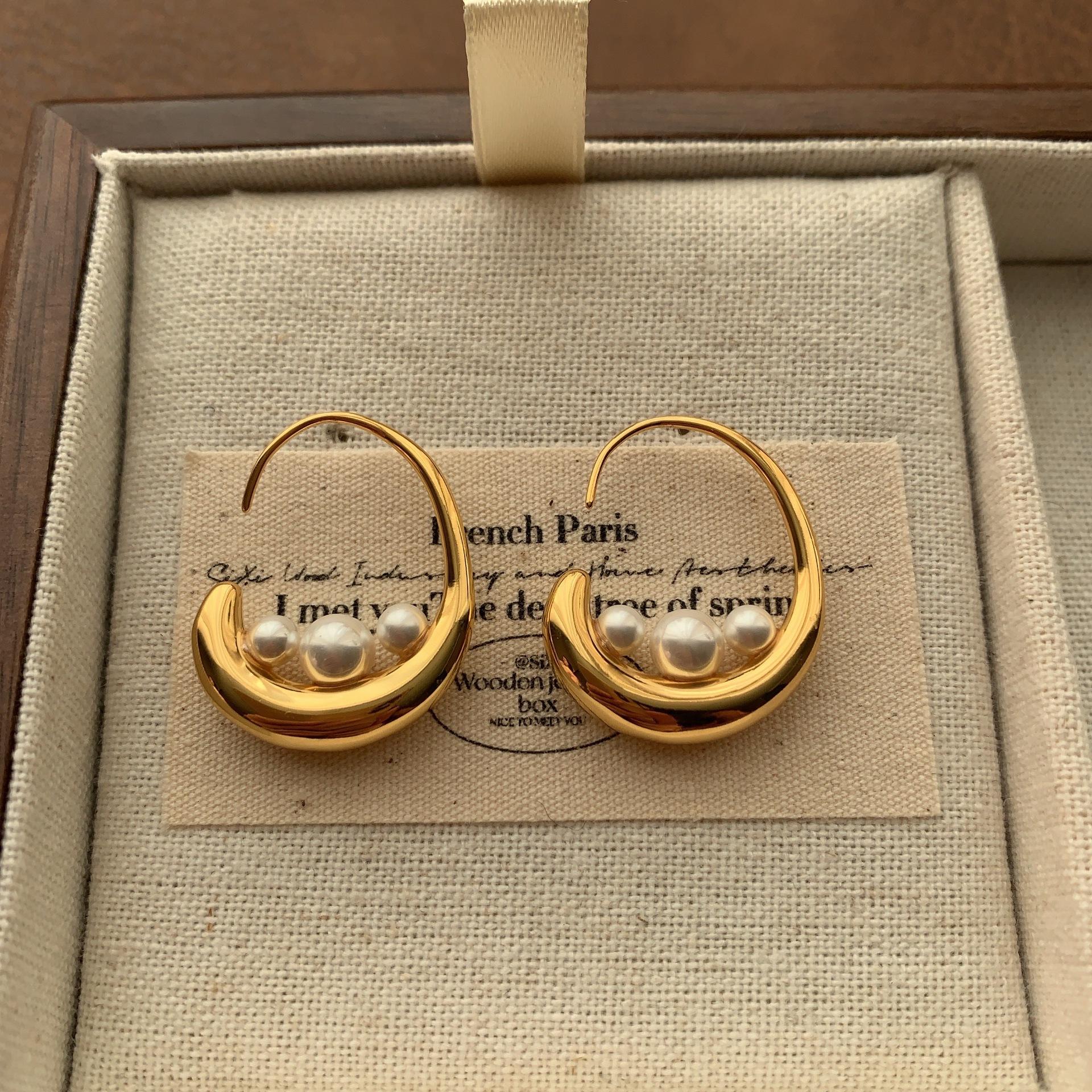 

Geometric flower pearl stud earrings retro loose French elegant fashion niche minimalist premium earrings