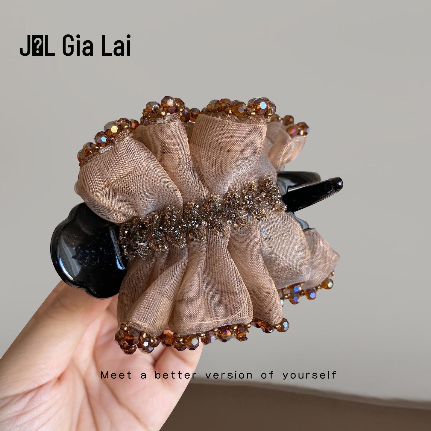 

Платиновая шелковая заколка для волос: Дизайн плиссированного бутона, Универсальный зажим-краб для хвостика, Отделка французской марлей.