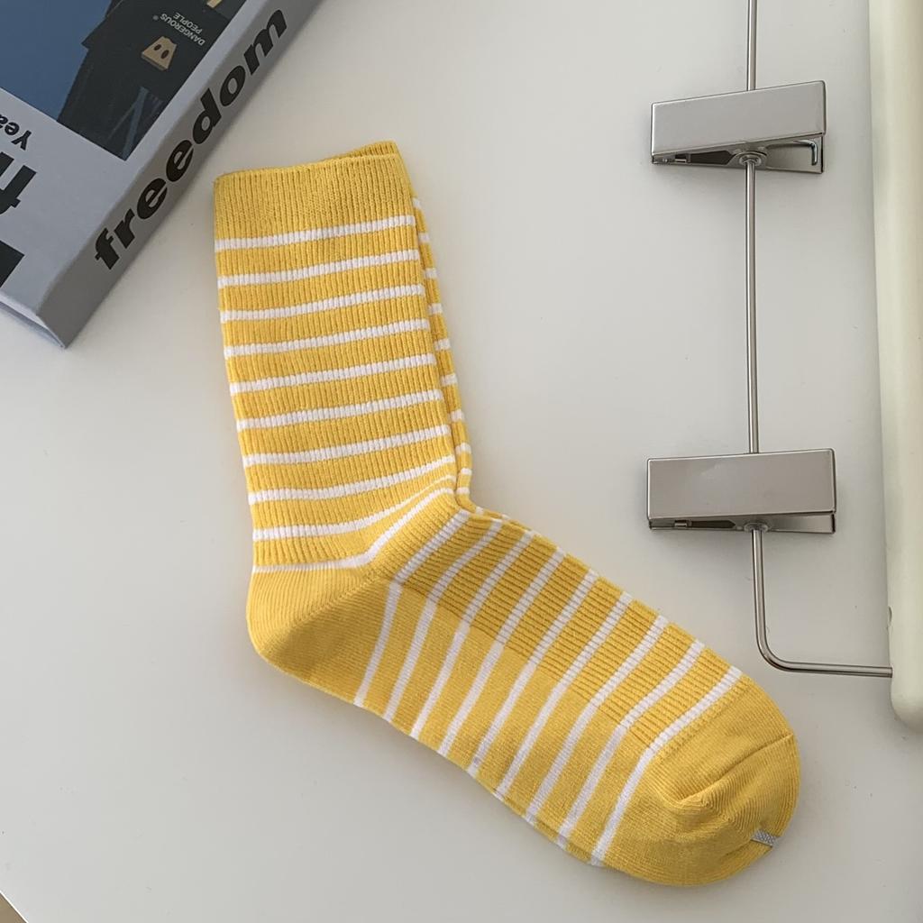 Socken Damen Mittelsaison Strümpfe Trendige Socken Grau College-Stil Strümpfe Vielseitige Gestreifte Stapelbare Socken