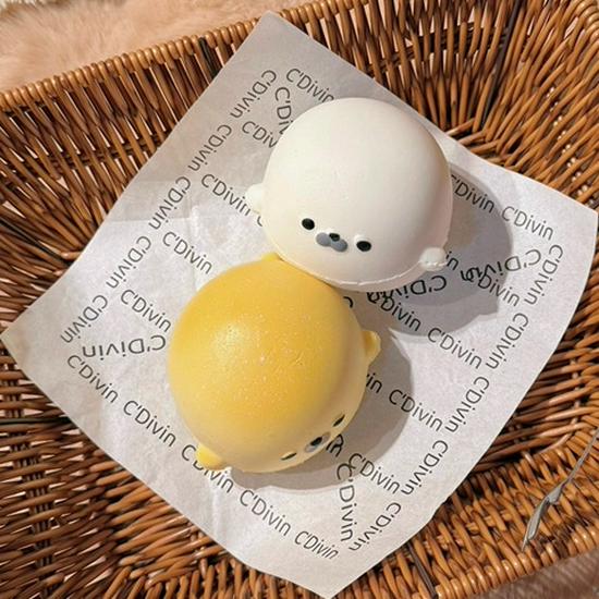 Hachimi Soft Slow Rebound Seal Mochi Decompression Toy: Hand Clay Feel Simulation.