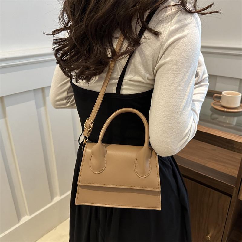 Chic And Stylish Retro Shoulder Bag With Soft Pu Material Perfect For Daily Use