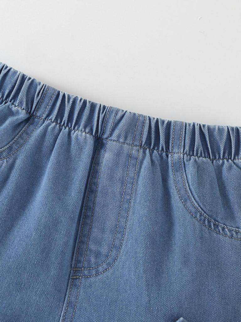 Girls' Two-Piece Summer Outfit: Cute Sleeveless Ruffled Tank Top Paired with Sweet, Lively Denim Shorts Featuring a Bow Design
