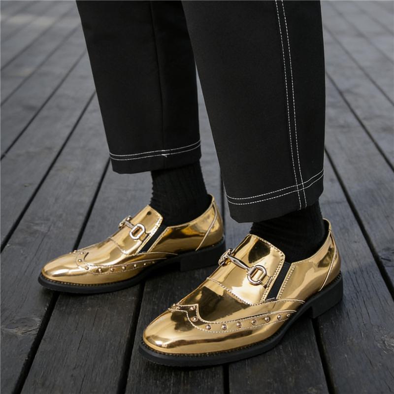 Luxury New Gold Punk Rivet Loafers New Men Pointed Metal Chain Leather Shoes Designer Formal Wedding Dress Homecoming Footwear