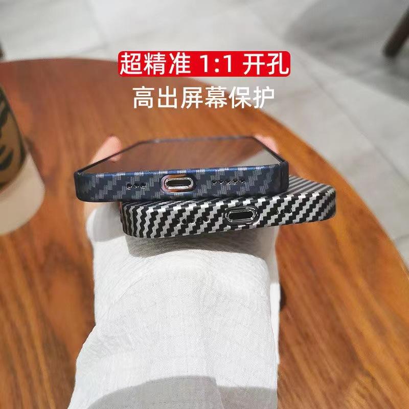 Applicable to iPhone16Pro carbon fiber ribbed with lens film mobile phone case Apple 15PC magnetic magsafe hard case