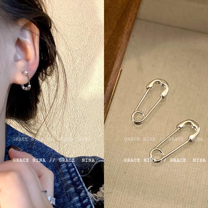 Niche Style Female Stud Earrings Sexy Fall and Winter Pin