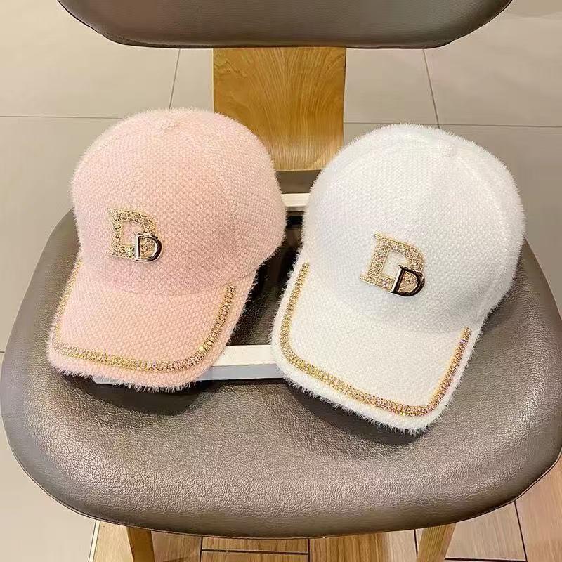Women's D Letter Rhinestone Winter Duckbill Hat: Warm, Slimming, Sun Protection Cap