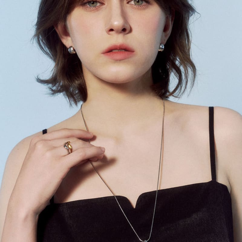 JUDY AND PAUL Lyle Plump Droplet Tie Necklace